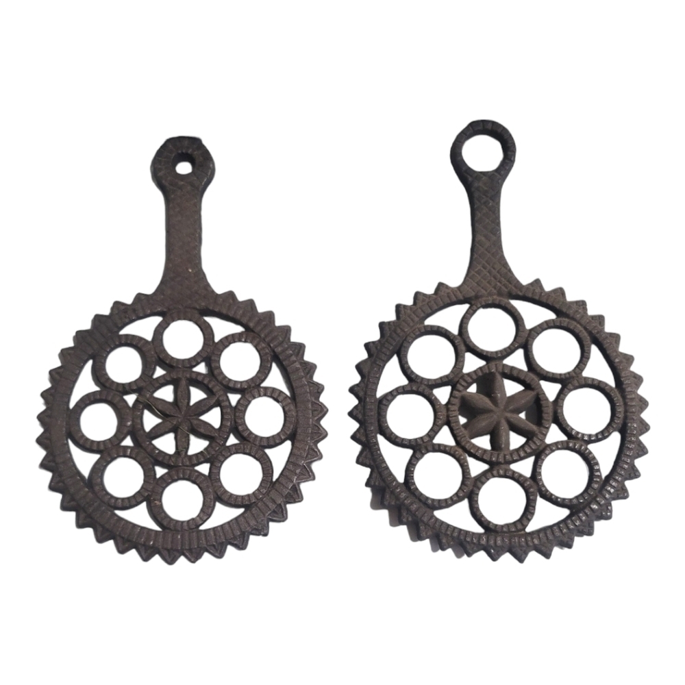 ⏳️Vintage⏳️ Cast Iron Trivet Round Pot Holders / Tea Warmer Set